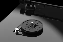 Проигрыватель виниловых пластинок Pro-Ject T1 Piano Black