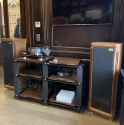 Стойка под Hi-Fi/High-End аппаратуру VOXmodule MC02