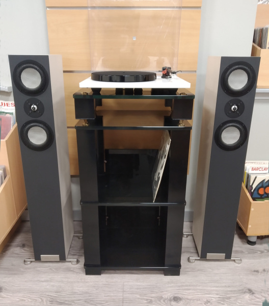 Стойка для винила VOXmodule MC04