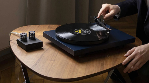 Проигрыватель винила Pro-Ject Debut Carbon EVO